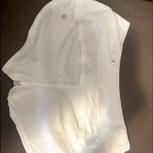 speed up low rise, size 2 lulu shorts